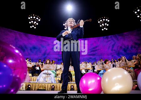 AMSTERDAM - violoniste André Rieu lors d'un concert du nouvel an au Ziggo Dome. ANP RAMON VAN flymen netherlands Out - belgique Out Banque D'Images