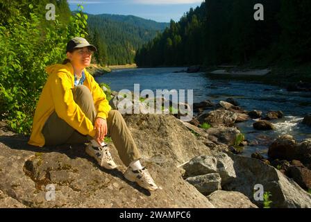 Vue sur la rivière sauvage et panoramique de Lochsa, Northwest passage Scenic Byway, forêt nationale de Clearwater, Idaho Banque D'Images