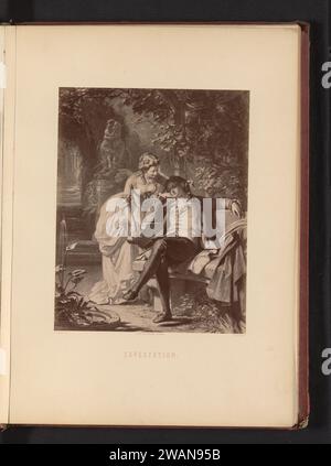 Production photographique d'un dessin d'une scène d'une pièce de théâtre de Friedrich Schiller avec un couple d'amour dans un parc, par Carl Jaeger, Friedrich Bruckmann, d'après Carl Jaeger, c. 1870 - dans ou avant vers 1875 photographie Londres (peut-être) photo support photo impression albumen couple d'amants Banque D'Images