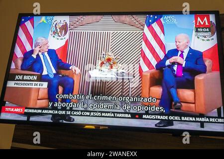 Merida Mexique, centro historico quartier historique central, télévision par câble écran de moniteur, réunion du président américain Joe Biden, Andres Manuel Lopez Obrador Banque D'Images
