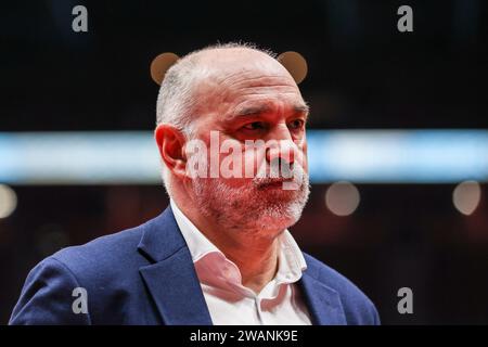 Milan, Italie. 05 janvier 2024. Pablo Laso entraîneur-chef du FC Bayern Munich vu lors du match de la saison régulière 19 de Turkish Airlines Euroleague 2023/24 entre EA7 Emporio Armani Milan et FC Bayern Munich au Mediolanum Forum. NOTE FINALE : EA7 Milan 76 | 62 Bayern M. (photo de Fabrizio Carabelli/SOPA Images/Sipa USA) crédit : SIPA USA/Alamy Live News Banque D'Images