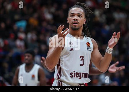 Milan, Italie. 05 janvier 2024. Carsen Edwards #3 du FC Bayern Munich réagit lors du match de la saison régulière 19 de Turkish Airlines Euroleague 2023/24 entre EA7 Emporio Armani Milan et FC Bayern Munich au Mediolanum Forum. NOTE FINALE : EA7 Milan 76 | 62 Bayern M. crédit : SOPA Images Limited/Alamy Live News Banque D'Images