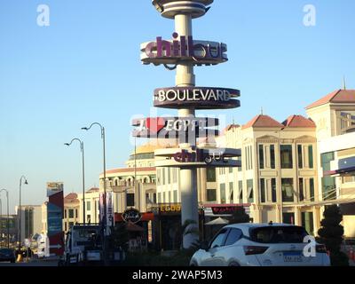 Le Caire, Egypte, décembre 15 2023 : station d'essence et d'huile de Chillout Boulevard pendant la journée, une station d'essence près du centre commercial Saja Boulevard dans la ville du Nouveau Caire Banque D'Images