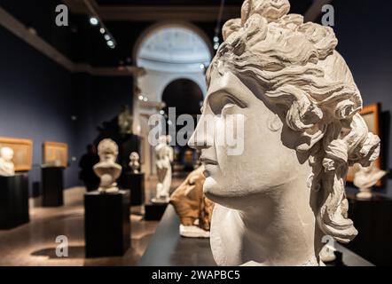 Statue en plâtre : tête d'un génie funéraire (1792) par le sculpteur Antonio Canova, Musée civique de Bassano del Grappa, région de Vénétie, Italie, 16 décembre 2023 Banque D'Images