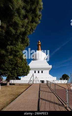 Le Stupa bouddhiste à Benalmádena, province de Malaga dans la région andalouse du sud de l'Espagne, le plus haut stupa d'Europe. Banque D'Images