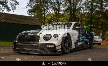 2016 Bentley Continental GT3s, exposées au Bicester Heritage Scramble le 8 octobre 2023. Banque D'Images