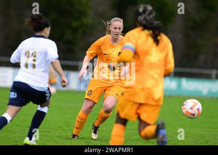 HAARLEM - Stefanie van der Gragt lors du traditionnel match du nouvel an avec d'anciennes internationales de l'équipe féminine néerlandaise au Royal HFC. ANP OLAF KRAAK pays-bas sorti - belgique sorti Banque D'Images