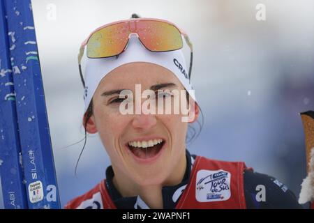 Lago Di Tesero, Italie. 06 janvier 2024. © Pierre Teyssot/MAXPPP ; coupe du monde de ski de fond à Lago Di Tesero, Italie, le 6 janvier 2024. Au stade des prochains Jeux Olympiques d'hiver Milano Cortina 2026, en action, lors de la Mass Start Classic Race du Tour de ski, Delphine Claudel (FRA) © Pierre Teyssot/Maxppp crédit : MAXPPP/Alamy Live News Banque D'Images