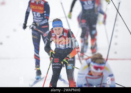 Lago Di Tesero, Italie. 06 janvier 2024. © Pierre Teyssot/MAXPPP ; coupe du monde de ski de fond à Lago Di Tesero, Italie, le 6 janvier 2024. Au stade des prochains Jeux Olympiques d'hiver Milano Cortina 2026, en action, lors de la Mass Start Classic Race du Tour de ski, Katharina Hennig (GER) © Pierre Teyssot/Maxppp crédit : MAXPPP/Alamy Live News Banque D'Images