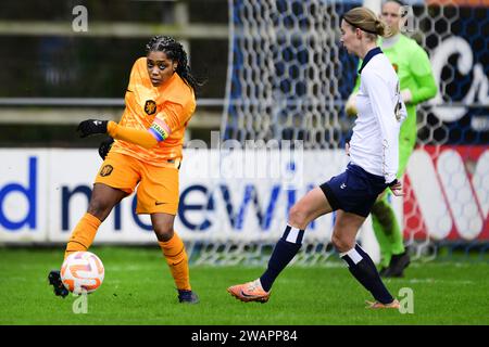 HAARLEM - Dyanne Bito lors du traditionnel match du nouvel an avec d'anciennes internationales de l'équipe féminine néerlandaise au Royal HFC. ANP OLAF KRAAK pays-bas sorti - belgique sorti Banque D'Images