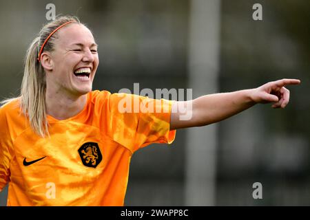 HAARLEM - Stefanie van der Gragt lors du traditionnel match du nouvel an avec d'anciennes internationales de l'équipe féminine néerlandaise au Royal HFC. ANP OLAF KRAAK pays-bas sorti - belgique sorti Banque D'Images