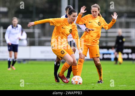 HAARLEM - Leonne Stentler lors du traditionnel match du nouvel an avec d'anciennes internationales de l'équipe féminine néerlandaise au Royal HFC. ANP OLAF KRAAK pays-bas sorti - belgique sorti Banque D'Images