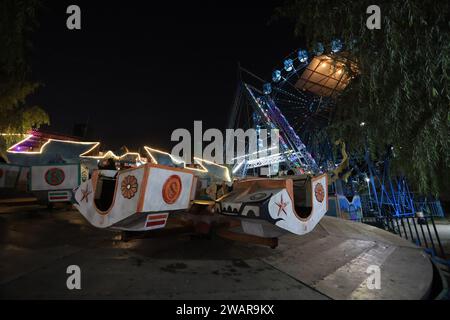 Pokhara, Népal - novembre 17 2023 : l'extérieur du Pokhara Disyneyland Fun Amusement Park, c'est un seul parc d'attractions à Pokhara. Banque D'Images