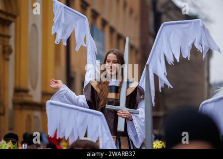 Wroclaw, Wroclaw, Pologne. 6 janvier 2024. Le 6 janvier 2024, l'Épiphanie est célébrée à nouveau à Wroclaw. La procession des trois Rois à Wroclaw est descendue dans les rues de la ville. (Image de crédit : © Krzysztof Zatycki/ZUMA Press Wire) USAGE ÉDITORIAL SEULEMENT! Non destiné à UN USAGE commercial ! Crédit : ZUMA Press, Inc./Alamy Live News Banque D'Images