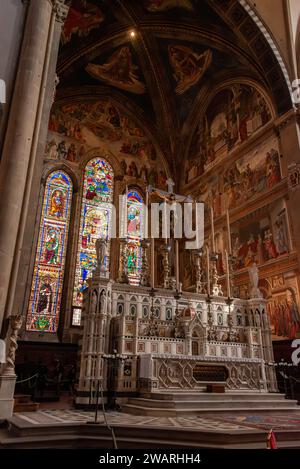 FLORENCE, ITALIE - 21 SEPTEMBRE 2023 - fresques colorées dans le presbytère de la basilique Santa Maria Novella à Florence, Italie Banque D'Images