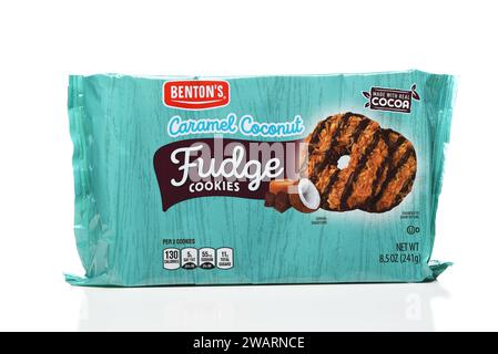 IRVINE, CALIFORNIE - 3 JANVIER 2024 : un paquet de bentons caramel Coconut Fudge cookies. Banque D'Images