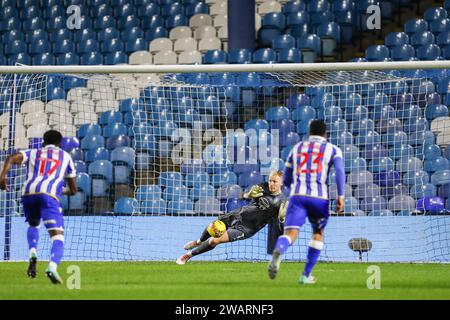 Sheffield, Royaume-Uni. 06 janvier 2024. Le gardien Cameron Dawson (1) 2e penalty Save lors du Sheffield Wednesday FC v Cardiff City FC Emirates FA Cup match du 3e tour au Hillsborough Stadium, Sheffield, Angleterre, Royaume-Uni le 6 janvier 2024 Credit : Every second Media/Alamy Live News Banque D'Images