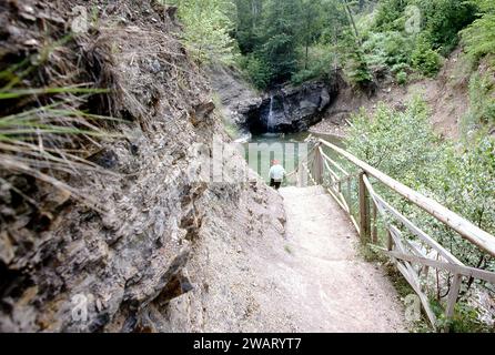 Cascade de Putna à Lepsa, comté de Vrancea, Roumanie, env. 1992 Banque D'Images