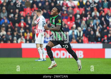 Stoke-on-Trent le samedi 6 janvier 2024. Brightons Pervis Estupinan fête son 1-1e anniversaire lors du match du 3e tour de la FA Cup entre Stoke City et Brighton et Hove Albion au Britannia Stadium, Stoke-on-Trent, le samedi 6 janvier 2024. (Photo : Chris Donnelly | MI News) crédit : MI News & Sport / Alamy Live News Banque D'Images