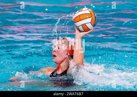 Eindhoven, pays-Bas. 06 janvier 2024. EINDHOVEN, PAYS-Bas - 6 JANVIER : Vivian Sevenich des pays-Bas lors du match des Championnats d'Europe de water-polo féminin 2024 entre les pays-Bas et la Hongrie au Pieter van den Hoogenband Zwemstadion le 6 janvier 2024 à Eindhoven, pays-Bas. (Photo Joris Verwijst/Agence BSR) crédit : Agence BSR/Alamy Live News Banque D'Images