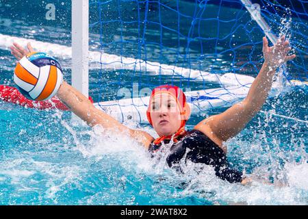 Eindhoven, pays-Bas. 06 janvier 2024. EINDHOVEN, PAYS-Bas - 6 JANVIER : Laura Aarts des pays-Bas lors du match des Championnats d'Europe de water-polo féminin 2024 entre les pays-Bas et la Hongrie au Pieter van den Hoogenband Zwemstadion le 6 janvier 2024 à Eindhoven, pays-Bas. (Photo Joris Verwijst/Agence BSR) crédit : Agence BSR/Alamy Live News Banque D'Images