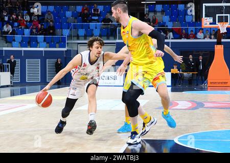 Milan, Italie. 06 janvier 2024. Matteo Montano (Urania Milano) lors du Wegreenit Urania Milano vs Real Sebastiani Rieti, match italien de basket-ball série A2 hommes à Milan, Italie, janvier 06 2024 crédit : Agence photo indépendante/Alamy Live News Banque D'Images