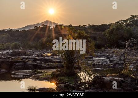 Rivière BUA, Dusk, réserve naturelle de Nkhotakota, Malawi Banque D'Images