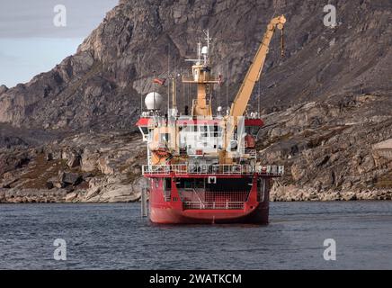 Le RRS Ernest Shackleton à l'ancre à Sisimiut Greenland Banque D'Images