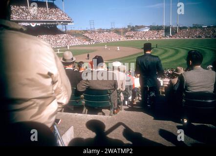 MILWAUKEE, WI - 7 OCTOBRE : vue générale du match 5 de la série mondiale 1957 entre les Yankees de New York et les Braves de Milwaukee le 7 octobre 1957 au Milwaukee County Stadium à Milwaukee, Wisconsin. (Photo de Hy Peskin) Banque D'Images