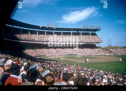 MILWAUKEE, WI - 7 OCTOBRE : vue générale du match 5 de la série mondiale 1957 entre les Yankees de New York et les Braves de Milwaukee le 7 octobre 1957 au Milwaukee County Stadium à Milwaukee, Wisconsin. (Photo de Hy Peskin) Banque D'Images