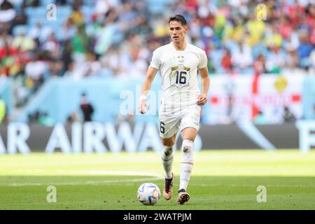 Qatar, Qatar. 28 novembre 2022. SASA Lukic de Serbie vu en action lors du match de la coupe du monde de la FIFA Qatar 2022 entre le Cameroun et la Serbie au stade Al Janoub. Score final : Cameroun 3:3 Serbie. (Photo Grzegorz Wajda/SOPA Images/Sipa USA) crédit : SIPA USA/Alamy Live News Banque D'Images