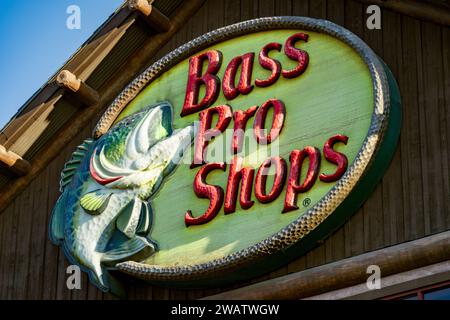 Rancho Cucamonga, CA - 25 décembre 2023 : Bass Pro Shops est l'une des expériences de chasse et de pêche en plein air les plus excitantes en Amérique. Banque D'Images