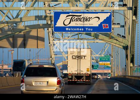Signe de bienvenue du Tennessee sur le pont Hernando de Soto traversant le fleuve Mississippi de l'Arkansas au centre-ville de Memphis, Tennessee. (ÉTATS-UNIS) Banque D'Images