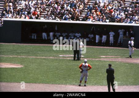 SAN FRANCISCO, CA - 30 MAI : vue générale en tant que troisième joueur de base Gene Freese #12 des Reds de Cincinnati se tient à sa position lors d'un match MLB contre les Giants de San Francisco le 30 mai 1961 au Candlestick Park à San Francisco, en Californie. (Photo de Hy Peskin) *** Légende locale *** Gene Freese Banque D'Images