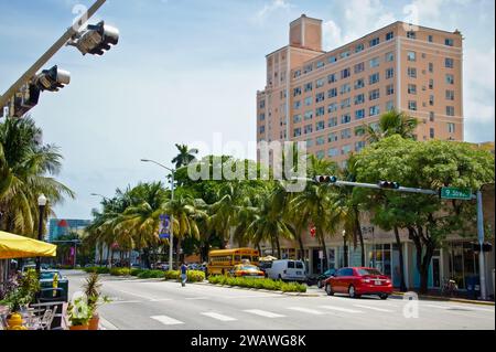 Découvrez le charme de Miami avec ses monuments emblématiques et son architecture historique dans le quartier Art déco animé. Plongez dans les points forts de la ville, c Banque D'Images