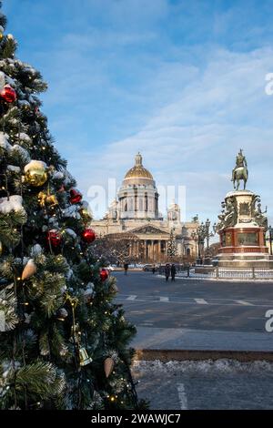 Vue sur St. Cathédrale d'Isaac et le monument à Nicolas 1. Banque D'Images