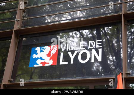 Emblème et armoiries de la ville de Lyon en France sur l'entrée de la porte de l'hôtel de ville Banque D'Images