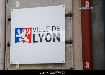 Armoiries de la ville de Lyon en France sur façade d'entrée de l'hôtel de ville Banque D'Images