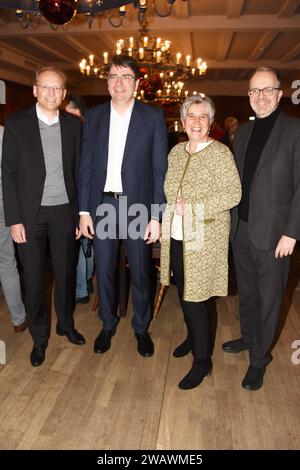 Bernhard Stiedl DGB Vorsitzender Bayern Florian von Brunn SPD MDL Maria Noichl SPD Europa Parlament Abgeordnete Markus Rinderspacher SPD MDL Muenchen 06.01.2024 Hofbraeukeller SPD Dreikoenigstreff Muenchen *** Bernhard Stiedl DGB Président Bavaria Florian von Brunn SPD MDL Maria Noichl SPD membre du Parlement européen Markus Rinderspacher SPD MDL Munich 06 01 2024 Hofbraeukeller SPD Dreikoenigstreff Munich Banque D'Images