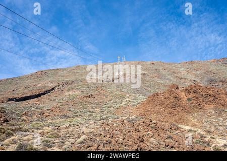 Les pylônes du téléphérique du Teide montent jusqu'au volcan Banque D'Images