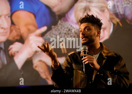 Limoges, France. 6 janvier 2024. Acteur français, scénariste, comédien, producteur keV Adams présente en avant-première le film « Maison de retraite 2 » au cinéma « Grand Ecran » à Limoges. Cette comédie populaire est réalisée par Claude Zidi Jr, fils du réalisateur, scénariste et producteur français Claude Zidi. Photo de HM Images/Alamy Live News. Banque D'Images