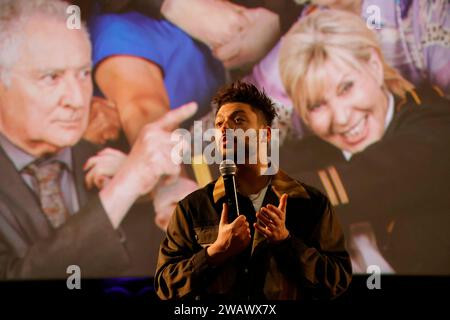 Limoges, France. 6 janvier 2024. Acteur français, scénariste, comédien, producteur keV Adams présente en avant-première le film « Maison de retraite 2 » au cinéma « Grand Ecran » à Limoges. Cette comédie populaire est réalisée par Claude Zidi Jr, fils du réalisateur, scénariste et producteur français Claude Zidi. Photo de HM Images/Alamy Live News. Banque D'Images