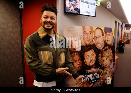 Limoges, France. 6 janvier 2024. Acteur français, scénariste, comédien, producteur keV Adams présente en avant-première le film « Maison de retraite 2 » au cinéma « Grand Ecran » à Limoges. Cette comédie populaire est réalisée par Claude Zidi Jr, fils du réalisateur, scénariste et producteur français Claude Zidi. Photo de HM Images/Alamy Live News. Banque D'Images