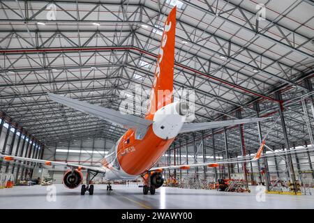 Un Airbus A320 NEO easyJet se trouve dans le hangar de maintenance easyJet nouvellement ouvert. L'ensemble de la flotte européenne d'easyJet est désormais maintenue sur le Banque D'Images