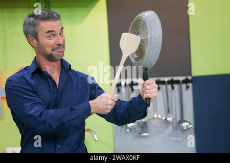 18 décembre 2023, Napoli, napoli, italia : Rai sede di Napoli, 18/12/2023 programma televisivo di cucina 'COOK 40'' - condotta da Flavio Montrucchio. (Image de crédit : © Fabio Sasso/ZUMA Press Wire) USAGE ÉDITORIAL SEULEMENT! Non destiné à UN USAGE commercial ! Banque D'Images