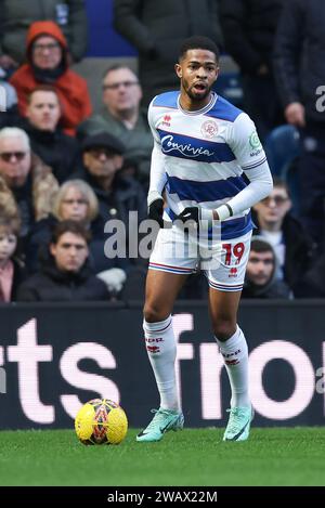 Londres, Royaume-Uni. 07 janvier 2024. Elijah Dixon-Bonner de QPR en action lors du match de FA Cup entre Queens Park Rangers et Bournemouth au Loftus Road Stadium, Londres, Angleterre, le 6 janvier 2024. Photo de Ken Sparks. Usage éditorial uniquement, licence requise pour un usage commercial. Aucune utilisation dans les Paris, les jeux ou les publications d'un seul club/ligue/joueur. Crédit : UK Sports pics Ltd/Alamy Live News Banque D'Images