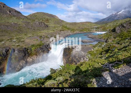 Cascade de Rio Paine dans le parc national Torres del Paine, Chili Banque D'Images