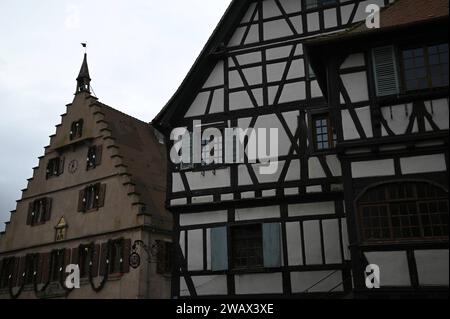 Maisons à colombages typiques à Dambach-la-ville, Alsace France. Banque D'Images