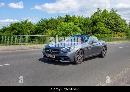 Mercedes-Benz SLC convertible SLC200 voiture finale Edition grise ; sport de grand tourisme avec toit rigide rétractable 2 portes, moteur à l'avant, propulsion Banque D'Images