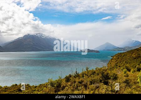 Une vue panoramique d'un lac dans les montagnes à Glenorchy, Nouvelle-Zélande Banque D'Images